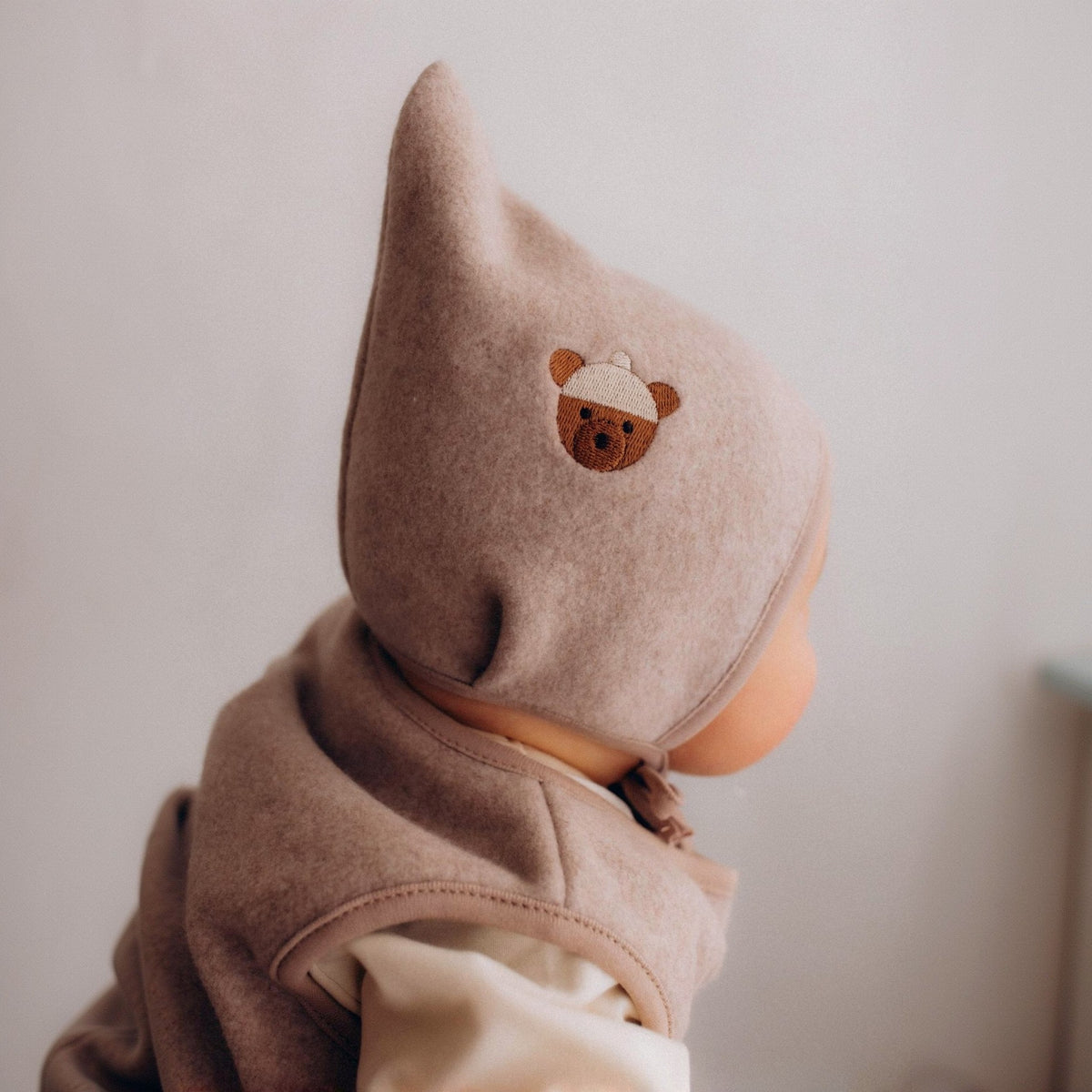 CEPURE AR IZŠUVUMU – GOTS – AW26