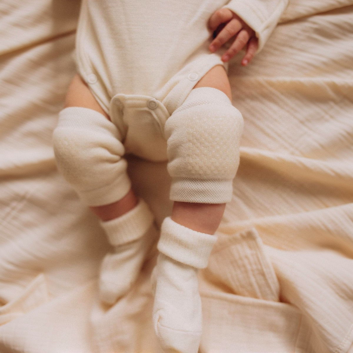 MERINO WOOL SET - SOCKS AND KNEE PAD
