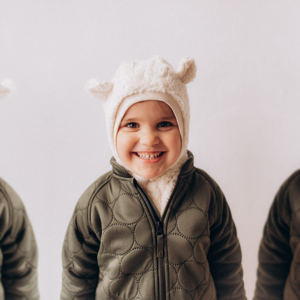 PLĪŠA BALAKLAVA LĀCIS AR MERINO VILNAS ODERI – AW26