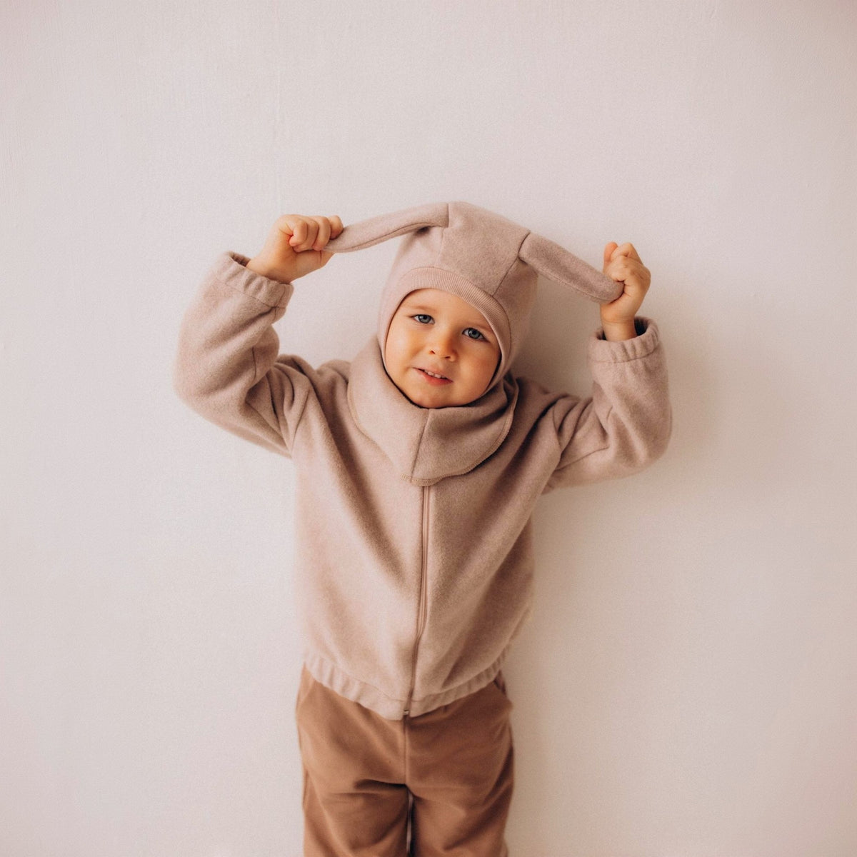 IZŠŪTA JAKA AR RĀVĒJSLĒDZĒJU– GOTS – AW26